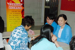 通江實小黨員服務(wù)進(jìn)社區(qū) 直通車開到家門口，教育咨詢暖人心